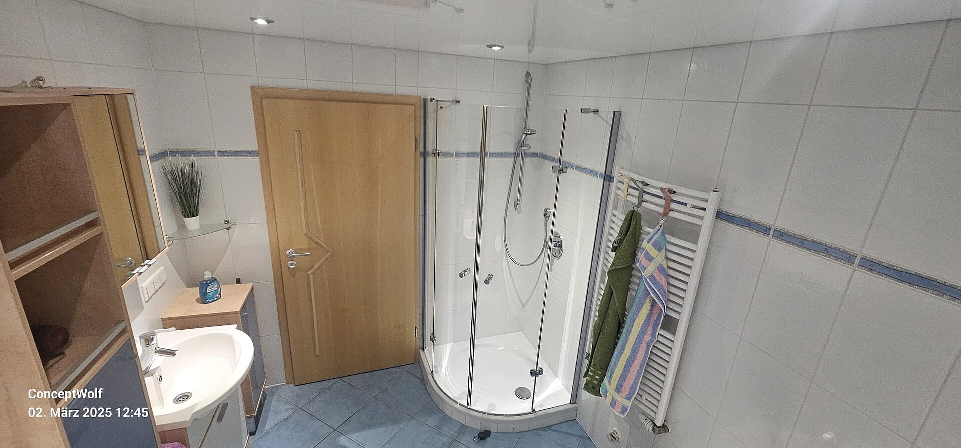 Badezimmer mit Dusche